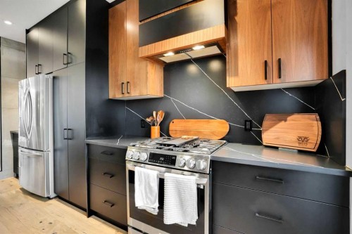 1042 13 Avenue Sw, Calgary, AB - Indoor Photo Showing Kitchen