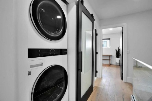 1042 13 Avenue Sw, Calgary, AB - Indoor Photo Showing Laundry Room