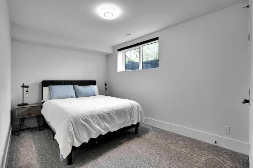 1042 13 Avenue Sw, Calgary, AB - Indoor Photo Showing Bedroom