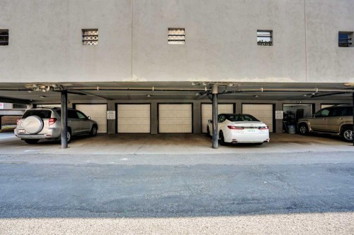 1042 13 Avenue Sw, Calgary, AB - Indoor Photo Showing Garage