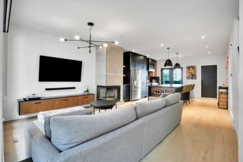 1042 13 Avenue Sw, Calgary, AB - Indoor Photo Showing Living Room With Fireplace