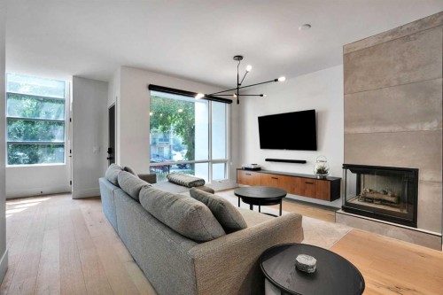 1042 13 Avenue Sw, Calgary, AB - Indoor Photo Showing Living Room With Fireplace