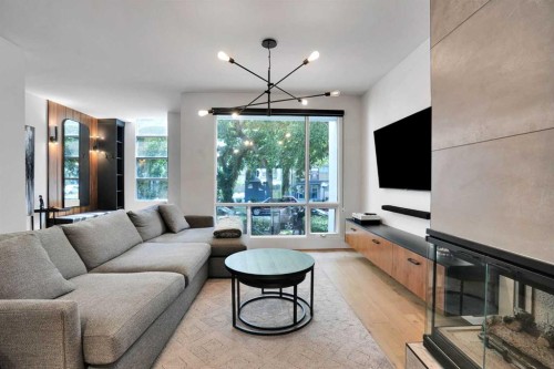 1042 13 Avenue Sw, Calgary, AB - Indoor Photo Showing Living Room