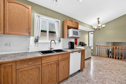 27 Erin Meadow Crescent Se, Calgary, AB - Indoor Photo Showing Kitchen With Double Sink