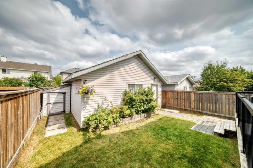 27 Erin Meadow Crescent Se, Calgary, AB - Outdoor