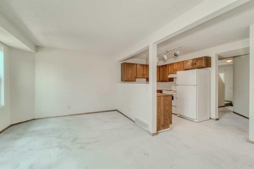15 Harvest Glen Heights Ne, Calgary, AB - Indoor Photo Showing Other Room