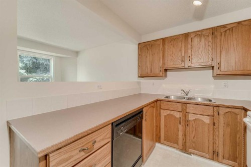 15 Harvest Glen Heights Ne, Calgary, AB - Indoor Photo Showing Kitchen With Double Sink