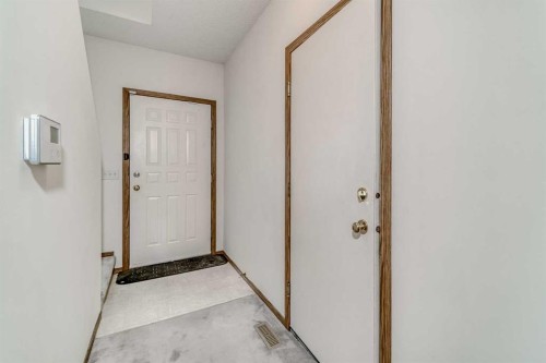 15 Harvest Glen Heights Ne, Calgary, AB - Indoor Photo Showing Other Room