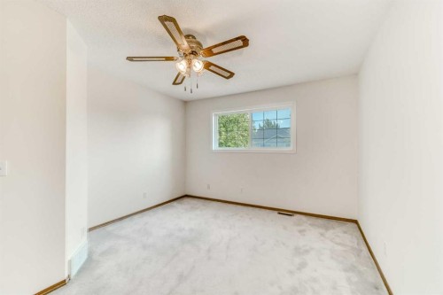 15 Harvest Glen Heights Ne, Calgary, AB - Indoor Photo Showing Other Room