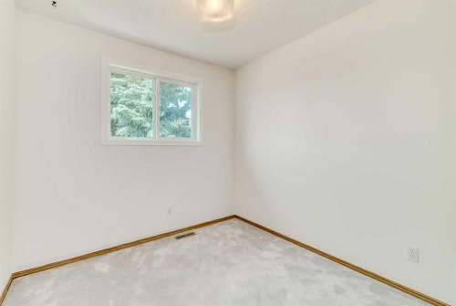 15 Harvest Glen Heights Ne, Calgary, AB - Indoor Photo Showing Other Room