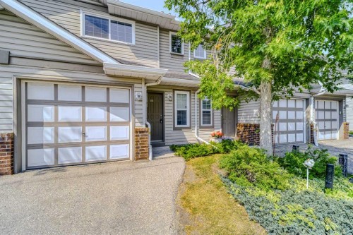 15 Harvest Glen Heights Ne, Calgary, AB - Outdoor With Facade