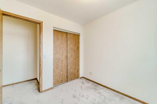 15 Harvest Glen Heights Ne, Calgary, AB - Indoor Photo Showing Other Room