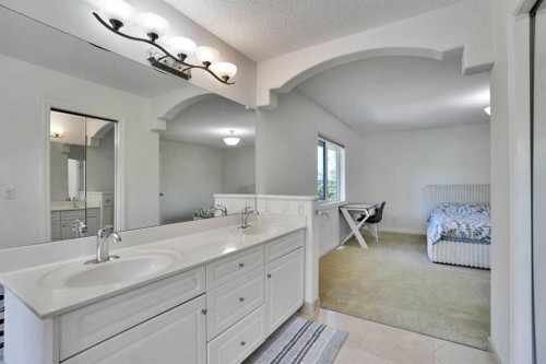 132 Evergreen Close Sw, Calgary, AB - Indoor Photo Showing Bathroom