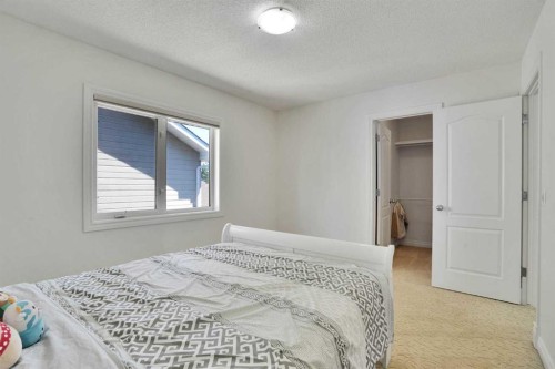 132 Evergreen Close Sw, Calgary, AB - Indoor Photo Showing Bedroom