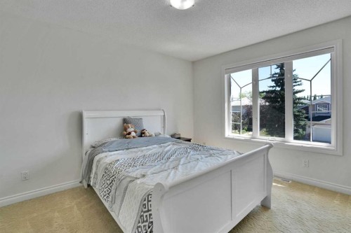 132 Evergreen Close Sw, Calgary, AB - Indoor Photo Showing Bedroom