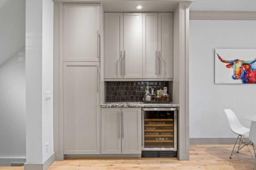 211 32 Avenue Nw, Calgary, AB - Indoor Photo Showing Other Room