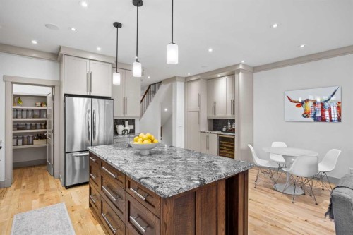 211 32 Avenue Nw, Calgary, AB - Indoor Photo Showing Kitchen With Upgraded Kitchen