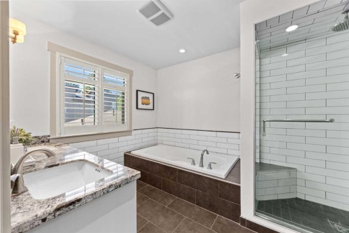211 32 Avenue Nw, Calgary, AB - Indoor Photo Showing Bathroom