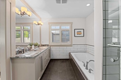 211 32 Avenue Nw, Calgary, AB - Indoor Photo Showing Bathroom