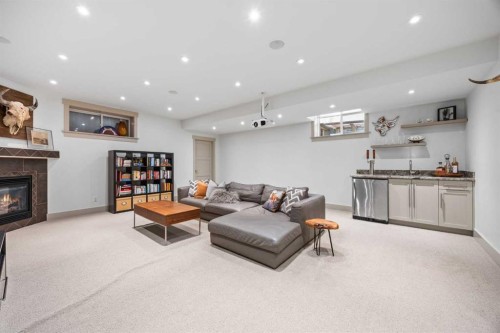 211 32 Avenue Nw, Calgary, AB - Indoor With Fireplace
