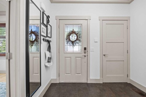 211 32 Avenue Nw, Calgary, AB - Indoor Photo Showing Other Room