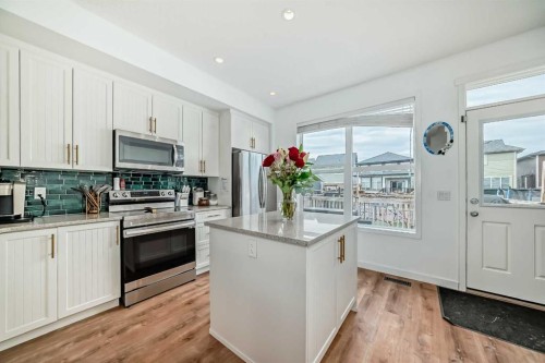 43 Masters Square Se, Calgary, AB - Indoor Photo Showing Kitchen