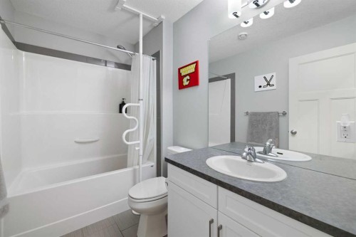 94 Masters Mews Se, Calgary, AB - Indoor Photo Showing Bathroom