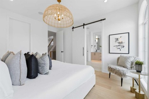 4507 17 Street Sw, Calgary, AB - Indoor Photo Showing Bedroom