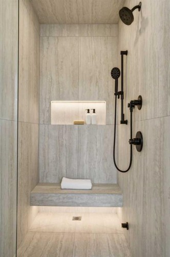 4507 17 Street Sw, Calgary, AB - Indoor Photo Showing Bathroom
