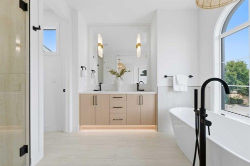 4507 17 Street Sw, Calgary, AB - Indoor Photo Showing Bathroom