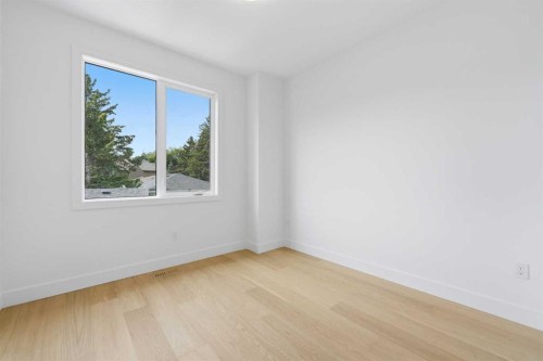 4507 17 Street Sw, Calgary, AB - Indoor Photo Showing Other Room
