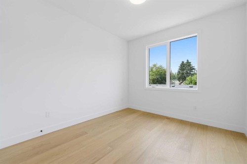 4507 17 Street Sw, Calgary, AB - Indoor Photo Showing Other Room