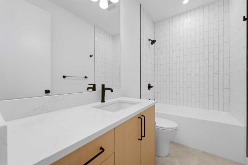 4507 17 Street Sw, Calgary, AB - Indoor Photo Showing Bathroom
