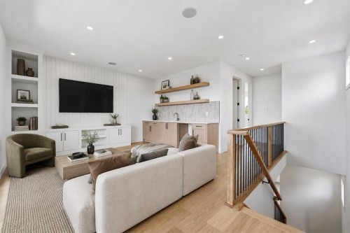 4507 17 Street Sw, Calgary, AB - Indoor Photo Showing Living Room