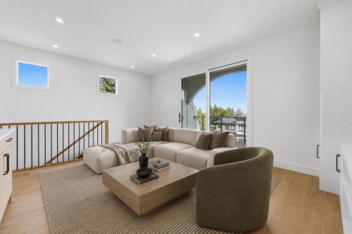 4507 17 Street Sw, Calgary, AB - Indoor Photo Showing Living Room