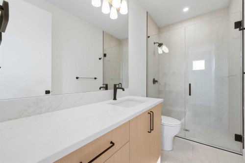 4507 17 Street Sw, Calgary, AB - Indoor Photo Showing Bathroom
