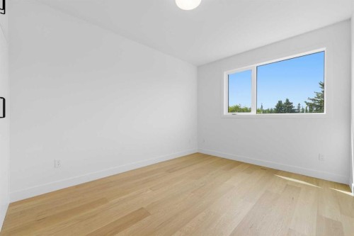 4507 17 Street Sw, Calgary, AB - Indoor Photo Showing Other Room