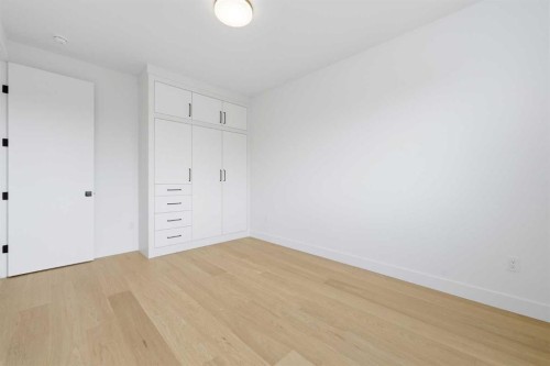 4507 17 Street Sw, Calgary, AB - Indoor Photo Showing Other Room