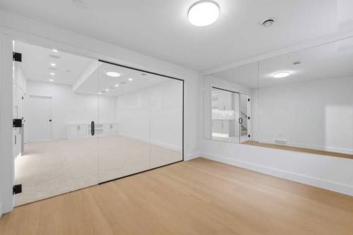 4507 17 Street Sw, Calgary, AB - Indoor Photo Showing Other Room