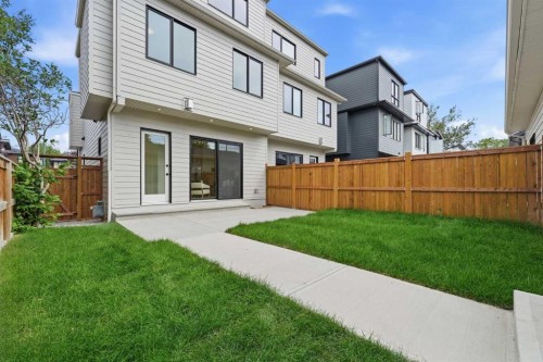 4507 17 Street Sw, Calgary, AB - Outdoor