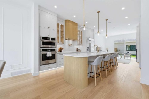 4507 17 Street Sw, Calgary, AB - Indoor Photo Showing Kitchen With Upgraded Kitchen