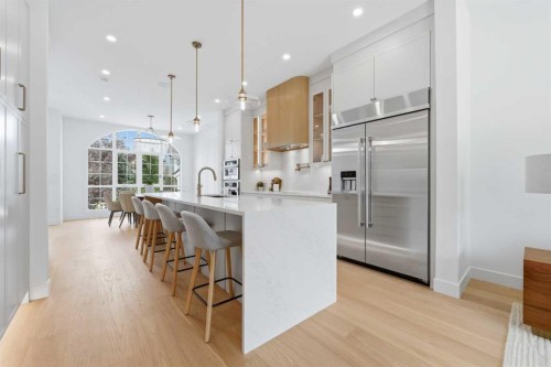 4507 17 Street Sw, Calgary, AB - Indoor Photo Showing Kitchen With Upgraded Kitchen