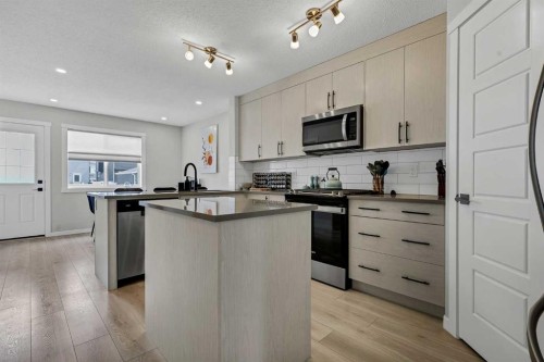 162 Chinook Gate Boulevard Sw, Airdrie, AB - Indoor Photo Showing Kitchen With Upgraded Kitchen