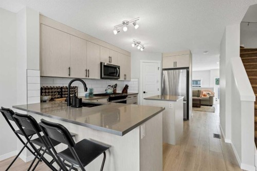 162 Chinook Gate Boulevard Sw, Airdrie, AB - Indoor Photo Showing Kitchen With Double Sink With Upgraded Kitchen
