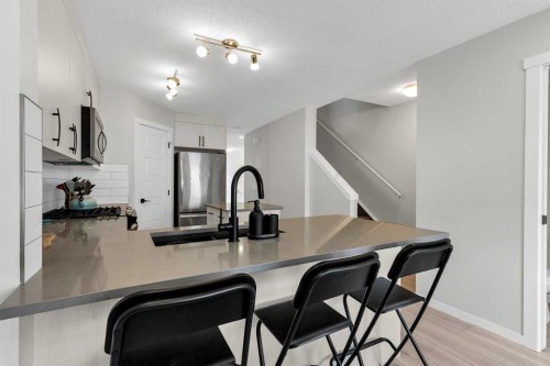 162 Chinook Gate Boulevard Sw, Airdrie, AB - Indoor Photo Showing Kitchen
