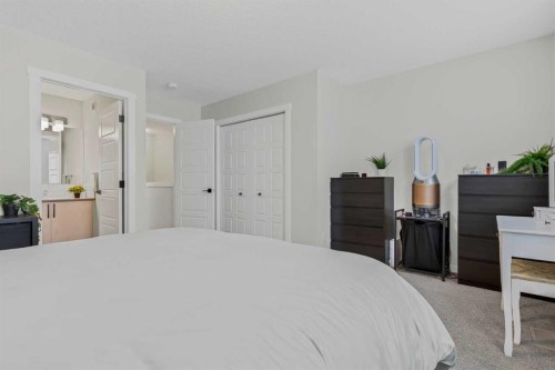 162 Chinook Gate Boulevard Sw, Airdrie, AB - Indoor Photo Showing Bedroom
