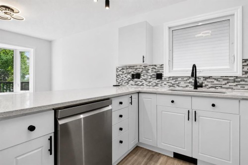 250 Bridlewood Circle Sw, Calgary, AB - Indoor Photo Showing Kitchen