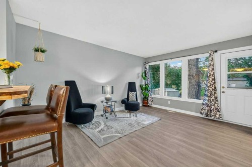3046 32A Avenue Se, Calgary, AB - Indoor Photo Showing Living Room
