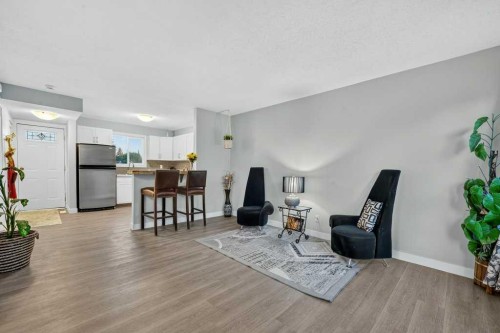 3046 32A Avenue Se, Calgary, AB - Indoor Photo Showing Living Room