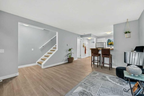 3046 32A Avenue Se, Calgary, AB - Indoor